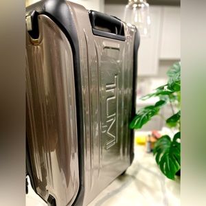 Tumi Check In - Medium Trip Packing